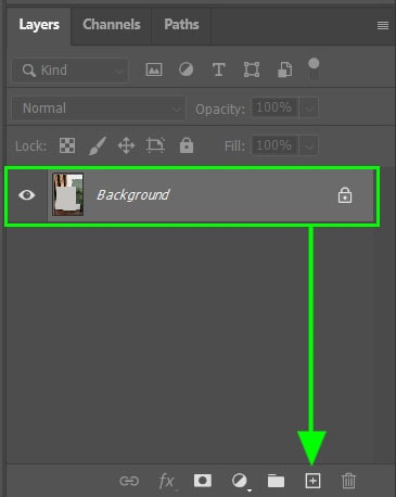 برای کپی کردن لایه، لایه تصویر را به سمت آیکون لایه جدید در پایین پنل لایه ها بکشید. شما همچنین می توانید  Control + J (Win) or Command + J (Mac)    را در حالی که لایه انتخاب می شود فشار دهید